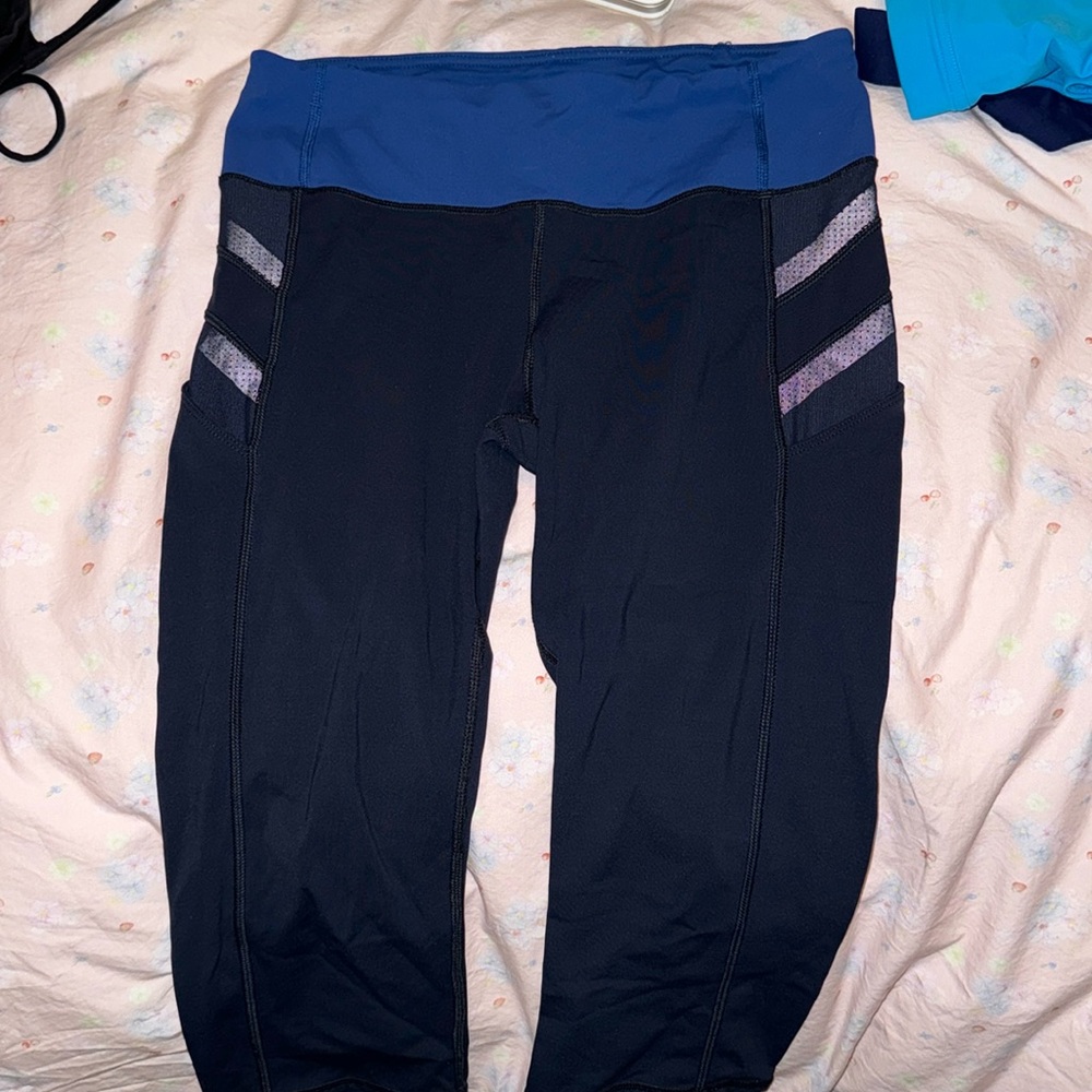 lululemon navy cropped leggings